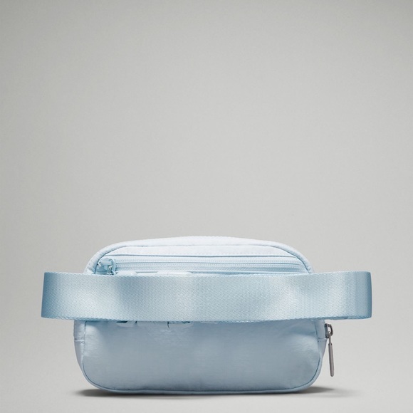 Brand New Lululemon Everywhere Belt Bag in Sky Blue - Picture 8 of 13